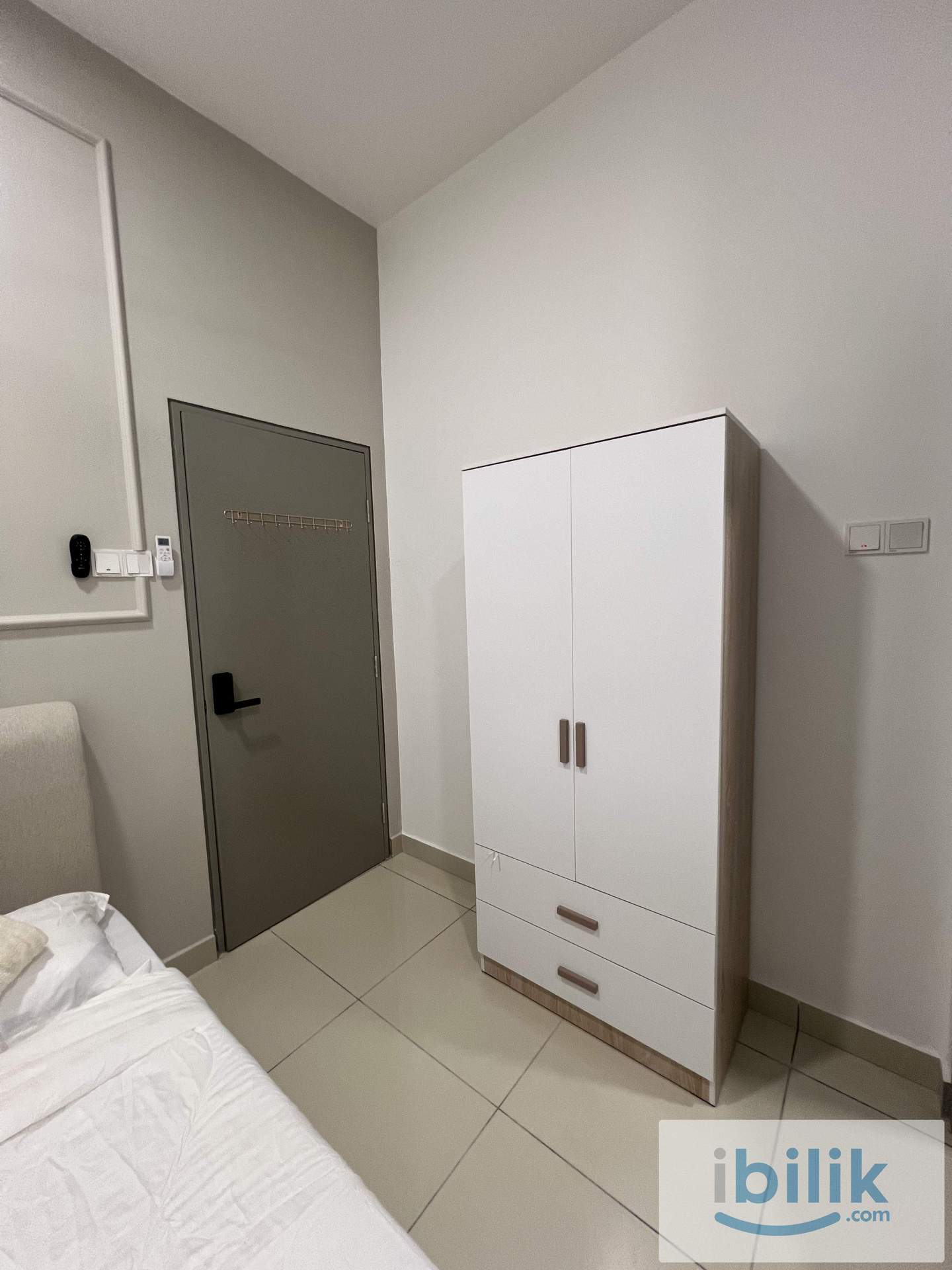 MIDDLE ROOM R4 (D7) - Image 5