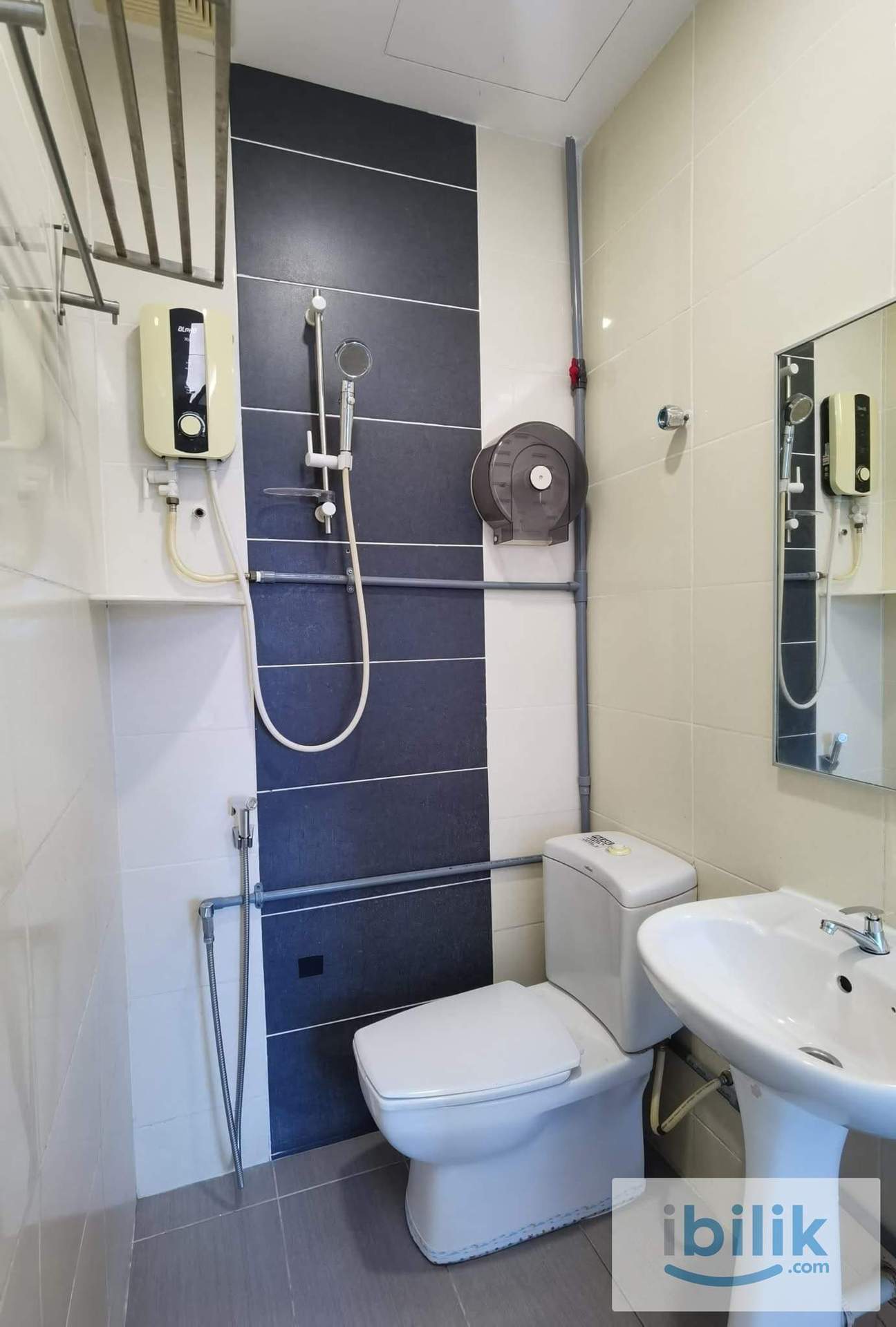 🛏️Middle Room To Let📍Puchong Area ✨Private Washroom🚾Near LRT🚇Near Restaurant🍽️ - Image 4