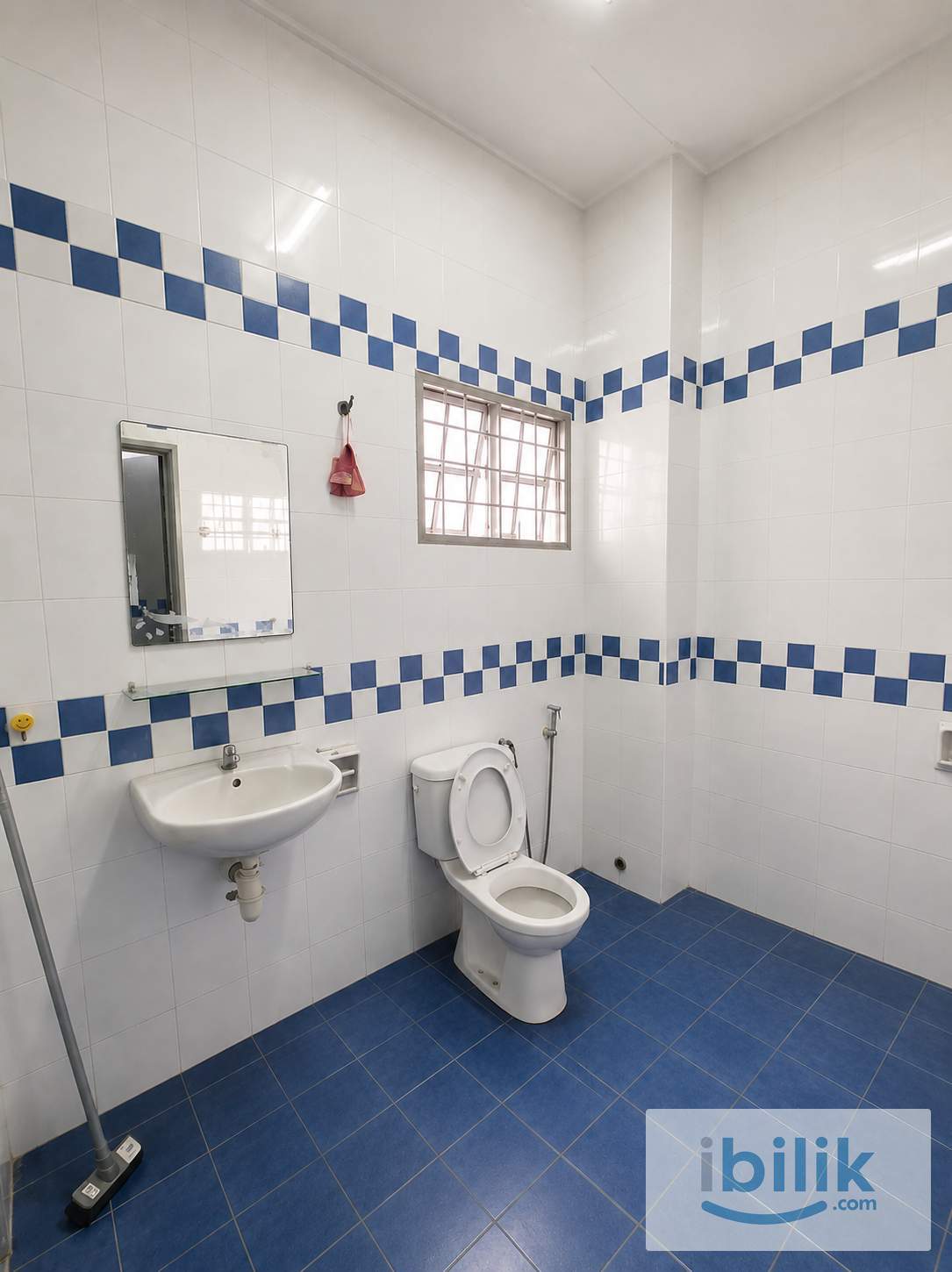 📍Bandar Puteri Puchong🔑Urgent Move In✨Middle Room To Rent 🤟🏻Near restaurant🍽️Near Public Transport🚄 - Image 5
