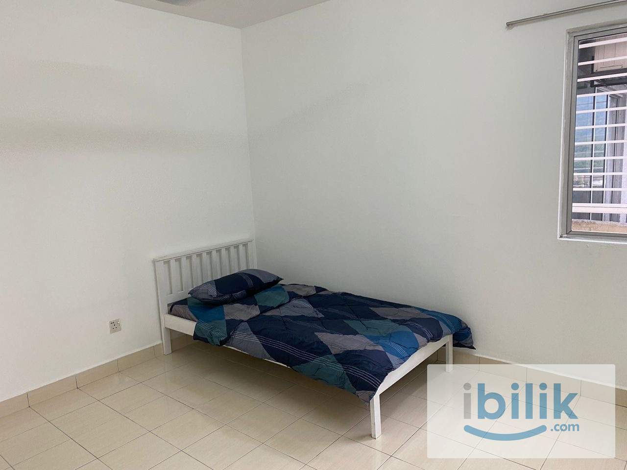 Spacious Medium Room for Rent - Image 2