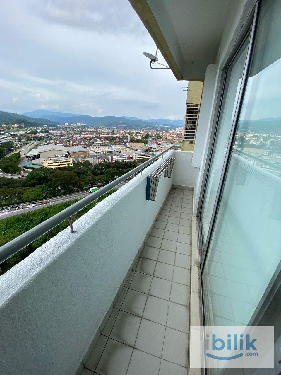 Spacious Medium Room for Rent - Image 1