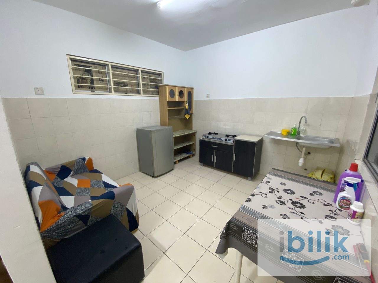 Spacious Medium Room for Rent - Image 5
