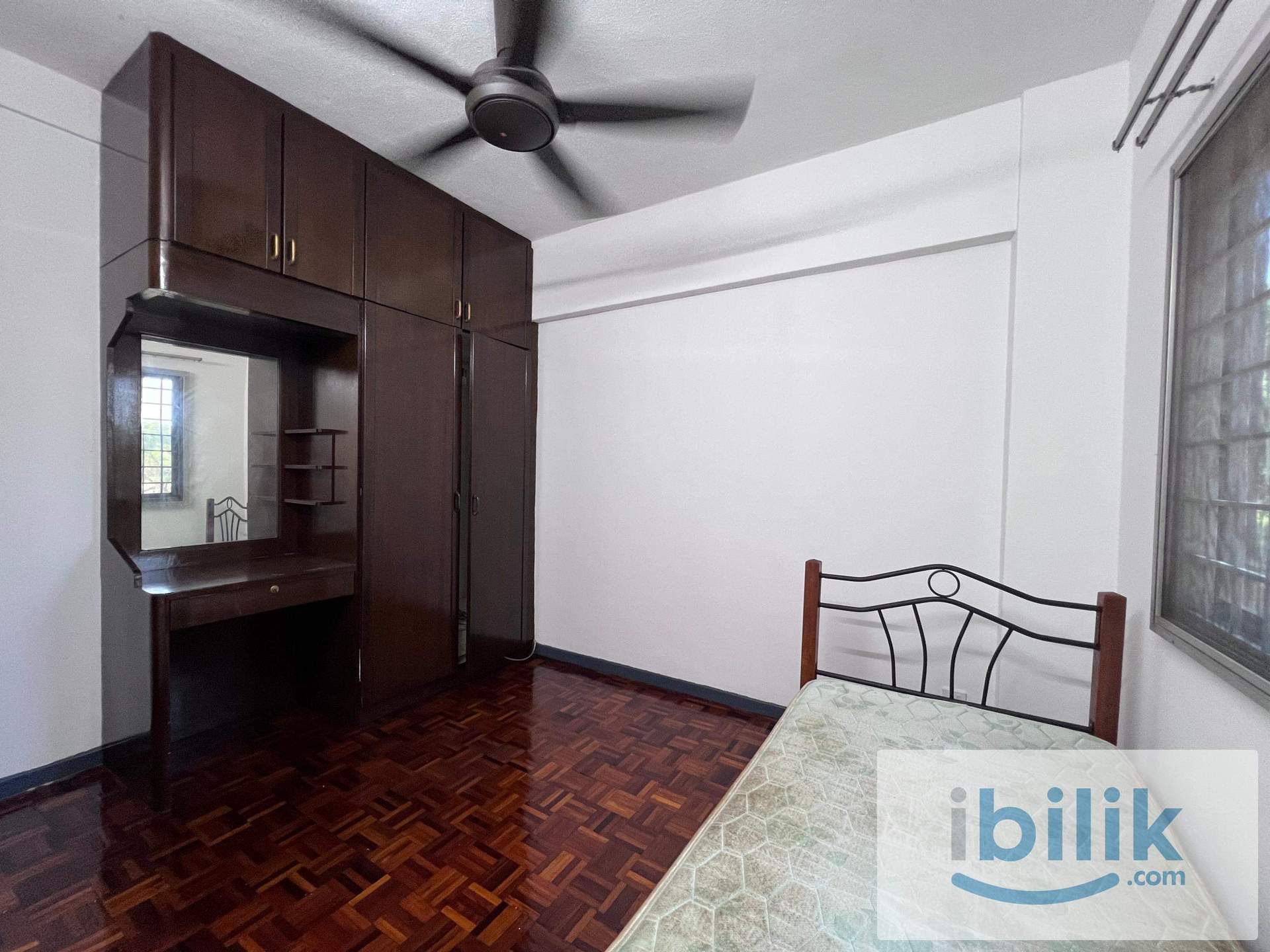 Medium Room with Balcony - Image 1