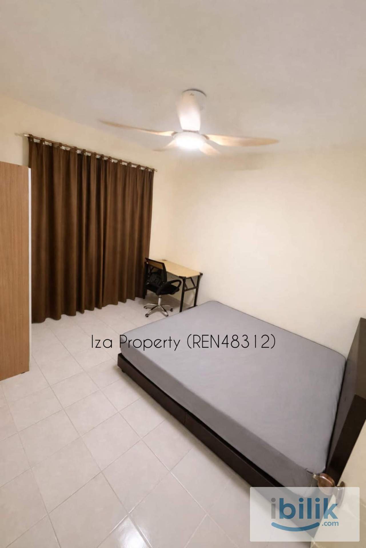 Cosy bedroom at Prime Location - Image 2