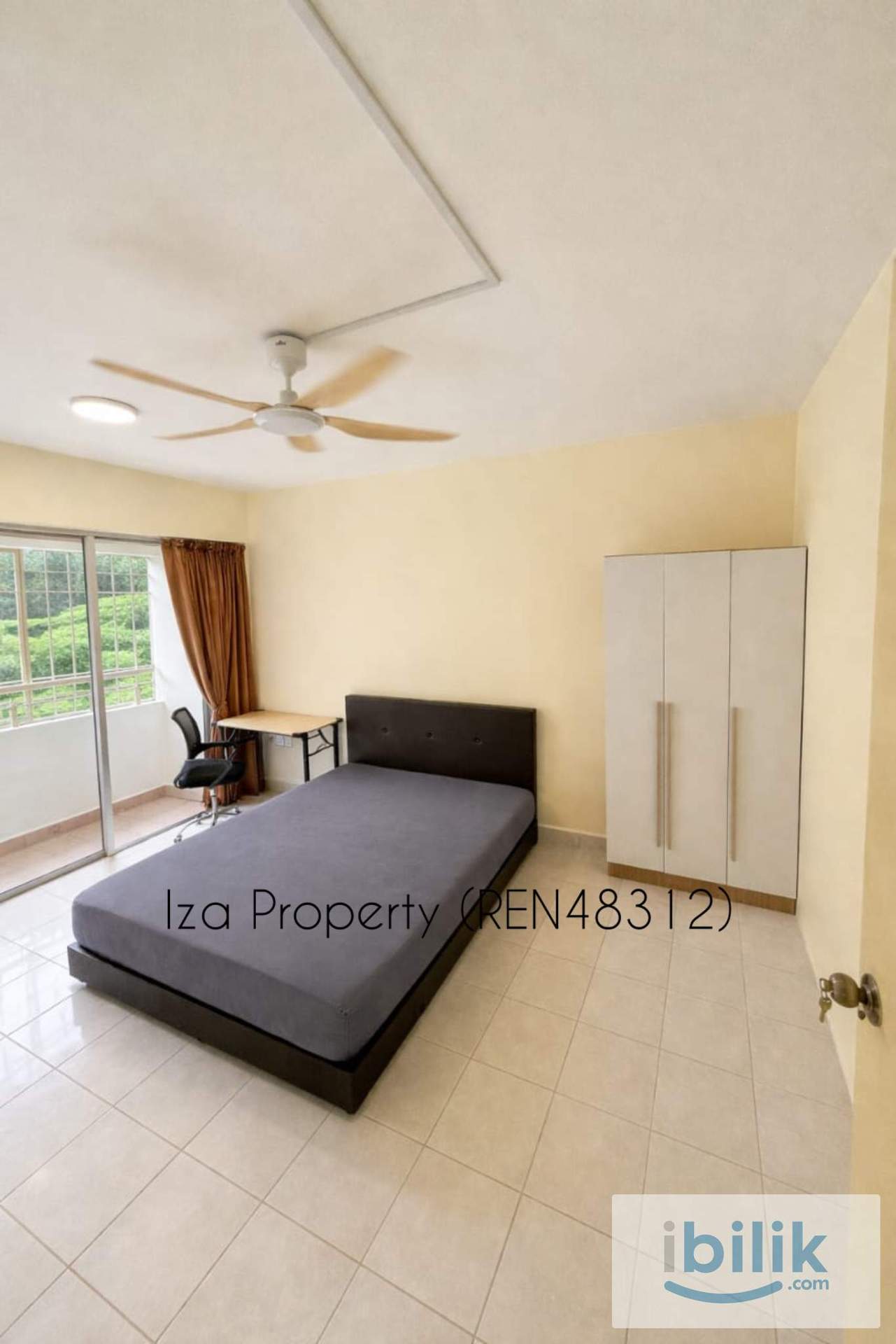 Spacious Bedroom @ Prime Location - Image 1