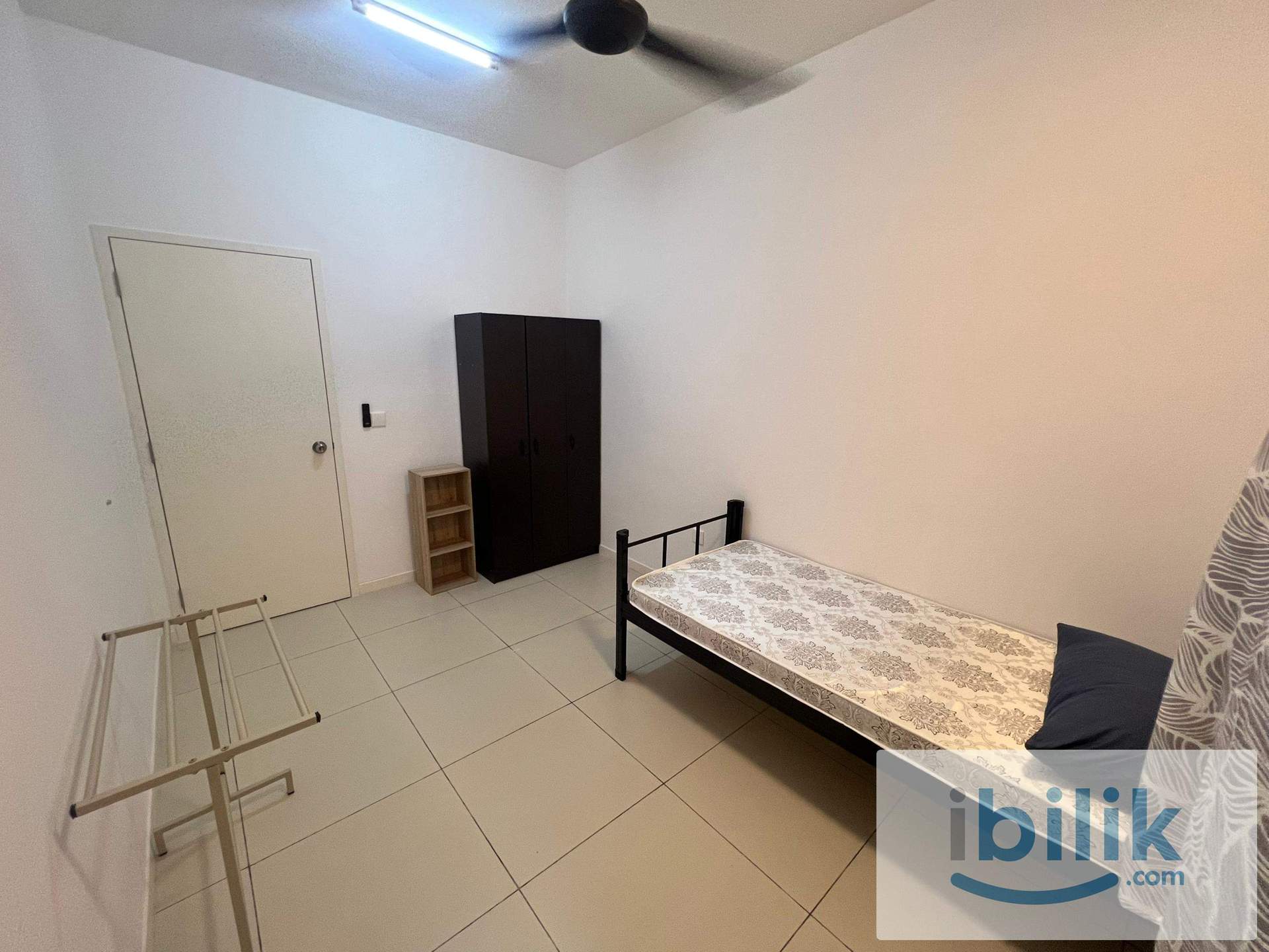 Mid Size Room  - Image 1