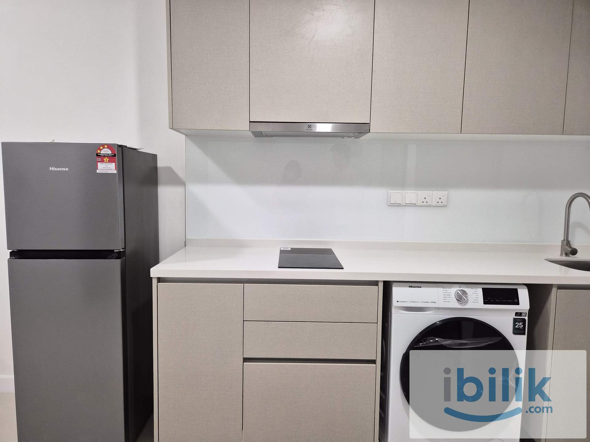 🔥 Skyline 1BR Studio | LRT Downstairs | 1 Car Park | Fully Furnished | Move-In Ready - Image 1