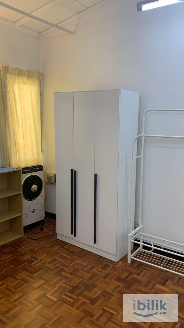 BEDROOM AT A BUNGALOW HOUSE, BUKIT DAMASARA HEIGHTS - Image 2