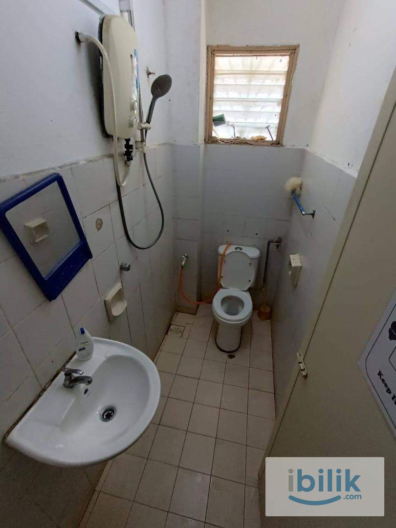 Puchong room to RENT 🏡 FREE WIFI  😄NEARBY MINI MARKET🛒 & Mall 🛍️Food Restaurant 👨‍🍳Movein immediately  - Image 4