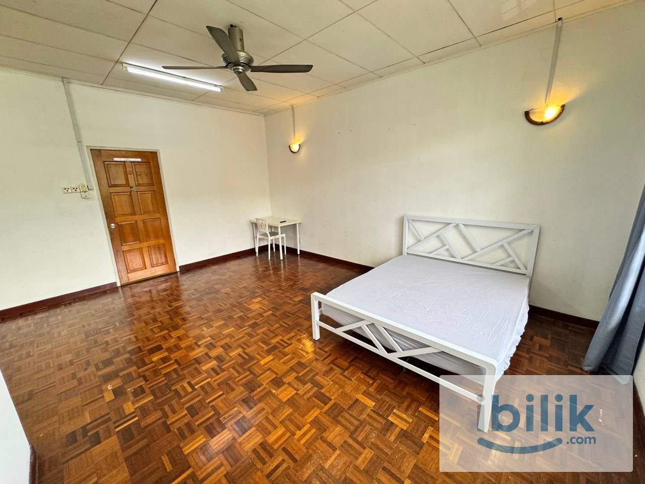 Puchong D/Storey room rent 🏡fully furnished 🆓 WiFi 🆓 cleaning 🧹 service near 🏦 Bank Shopping 🛍️ Mall 🛒  - Image 1