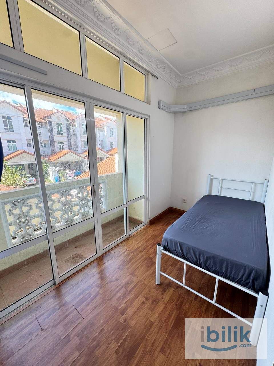 Puchong D/Storey Room rent 🆓 WiFi 🆓 Cleaning 🧹 Services near LRT 🚊Bus🚌 Shopping 🛍️ Mall 🛒Mini Market  - Image 1