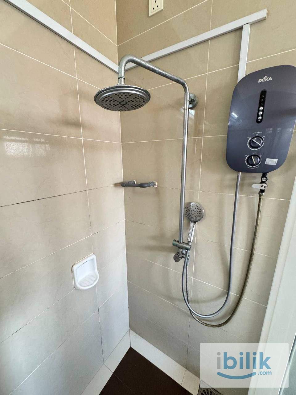 Puchong D/Storey Room rent 🆓 WiFi 🆓 Cleaning 🧹 Services near LRT 🚊Bus🚌 Shopping 🛍️ Mall 🛒Mini Market  - Image 6