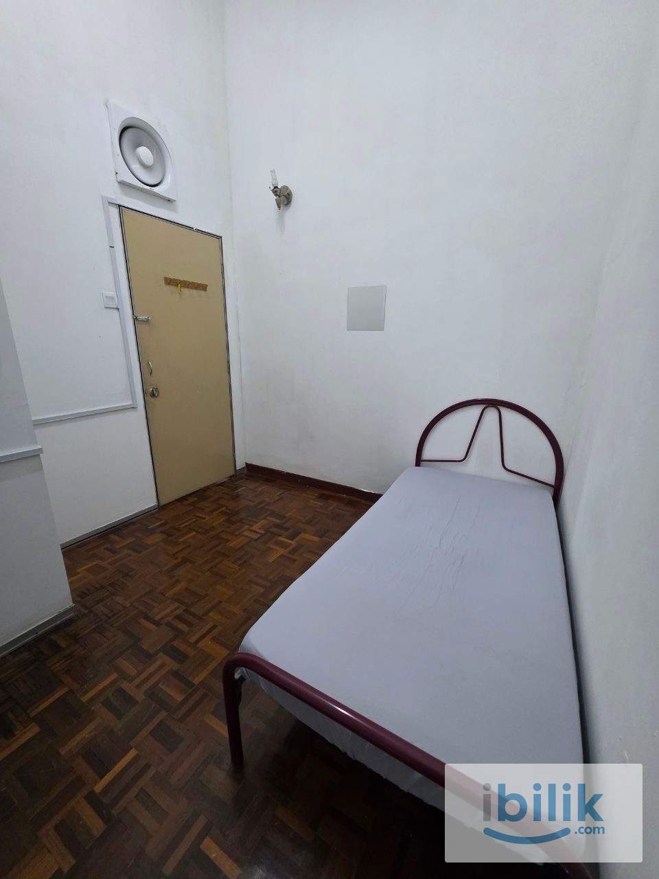 Puchong room to REMT😍 near LRT BUS 🆓 WIFI Near 🛍️ Shopping Mall & Mini Market 🛒 🆓 Cleaning 🧹 Service 😍 - Image 1