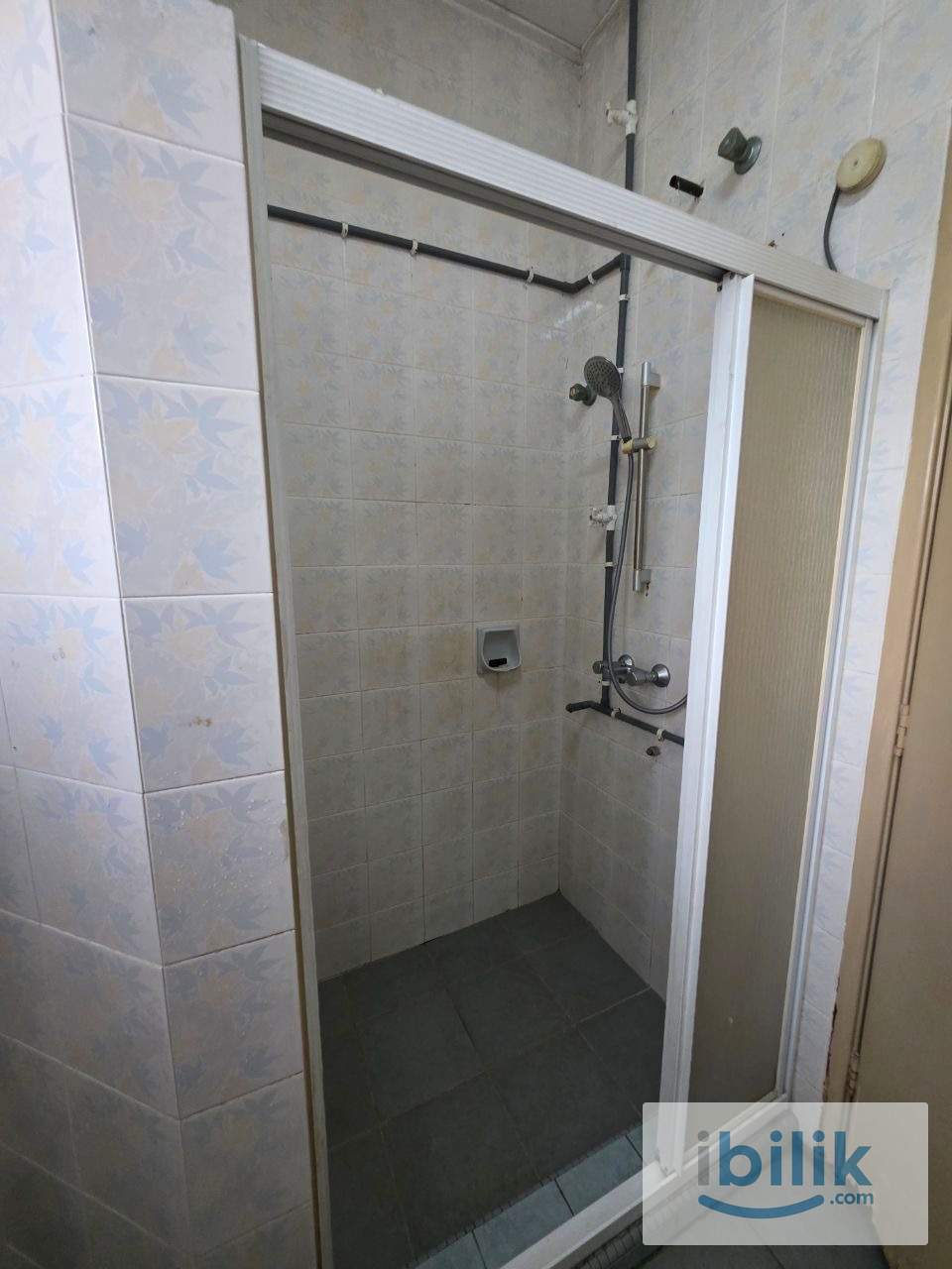 Puchong room to REMT😍 near LRT BUS 🆓 WIFI Near 🛍️ Shopping Mall & Mini Market 🛒 🆓 Cleaning 🧹 Service 😍 - Image 5