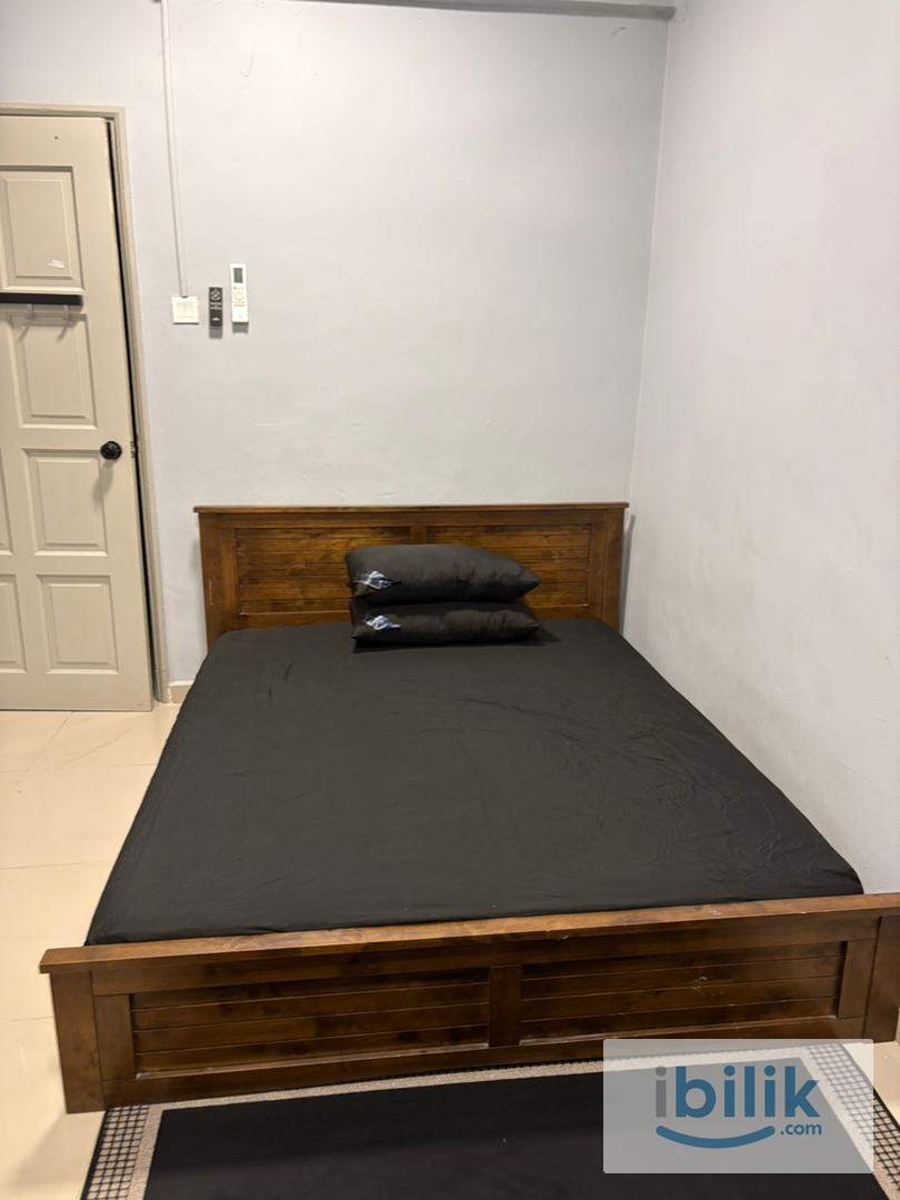 Middle Room - Image 2