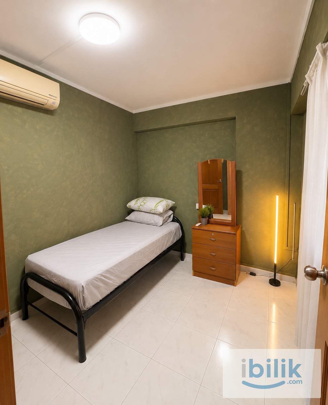 Clean Quiet Room in North SG Aircon/WiFi Near Malaysia Checkpoint - Image 1