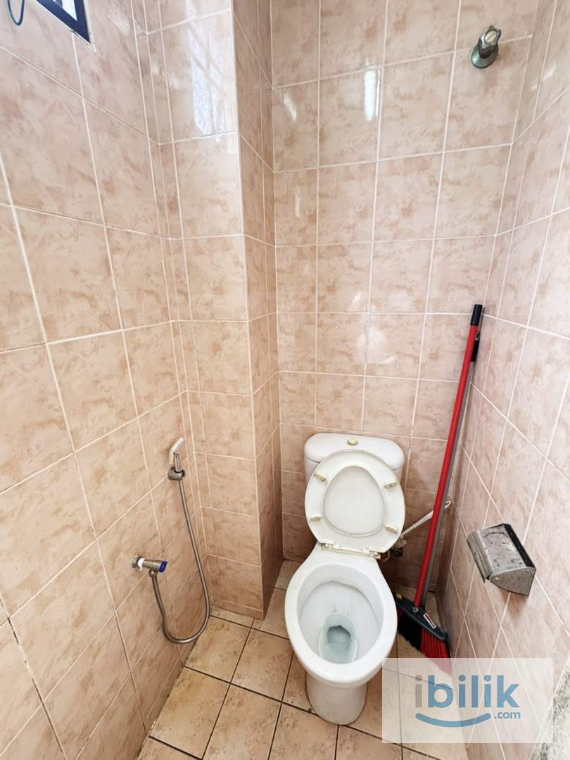 😍Bandar Utama Middle Room Rent😍💰1 Month Deposit💰0 Deposit 🕹️Location Nearby📍Centrepoint, MRT - Image 3