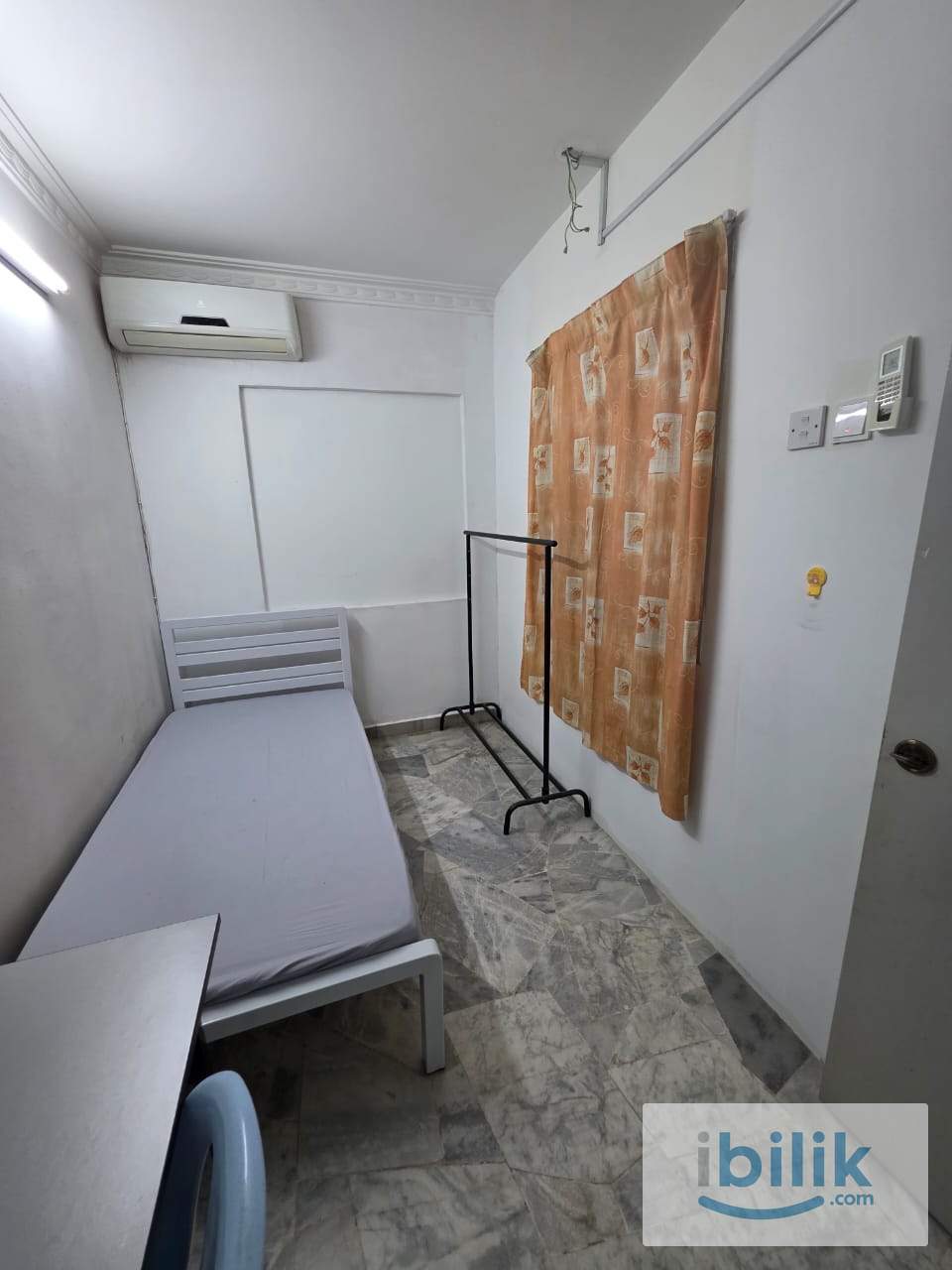 Cozy Comfort Master Bedroom for Rent - Image 2