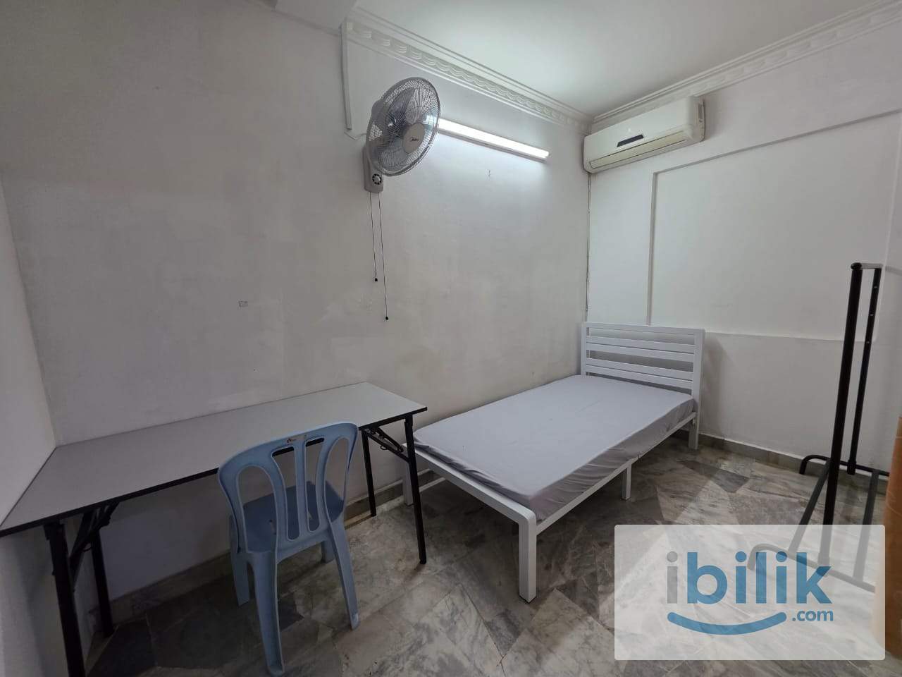 Cozy Comfort Master Bedroom for Rent - Image 3