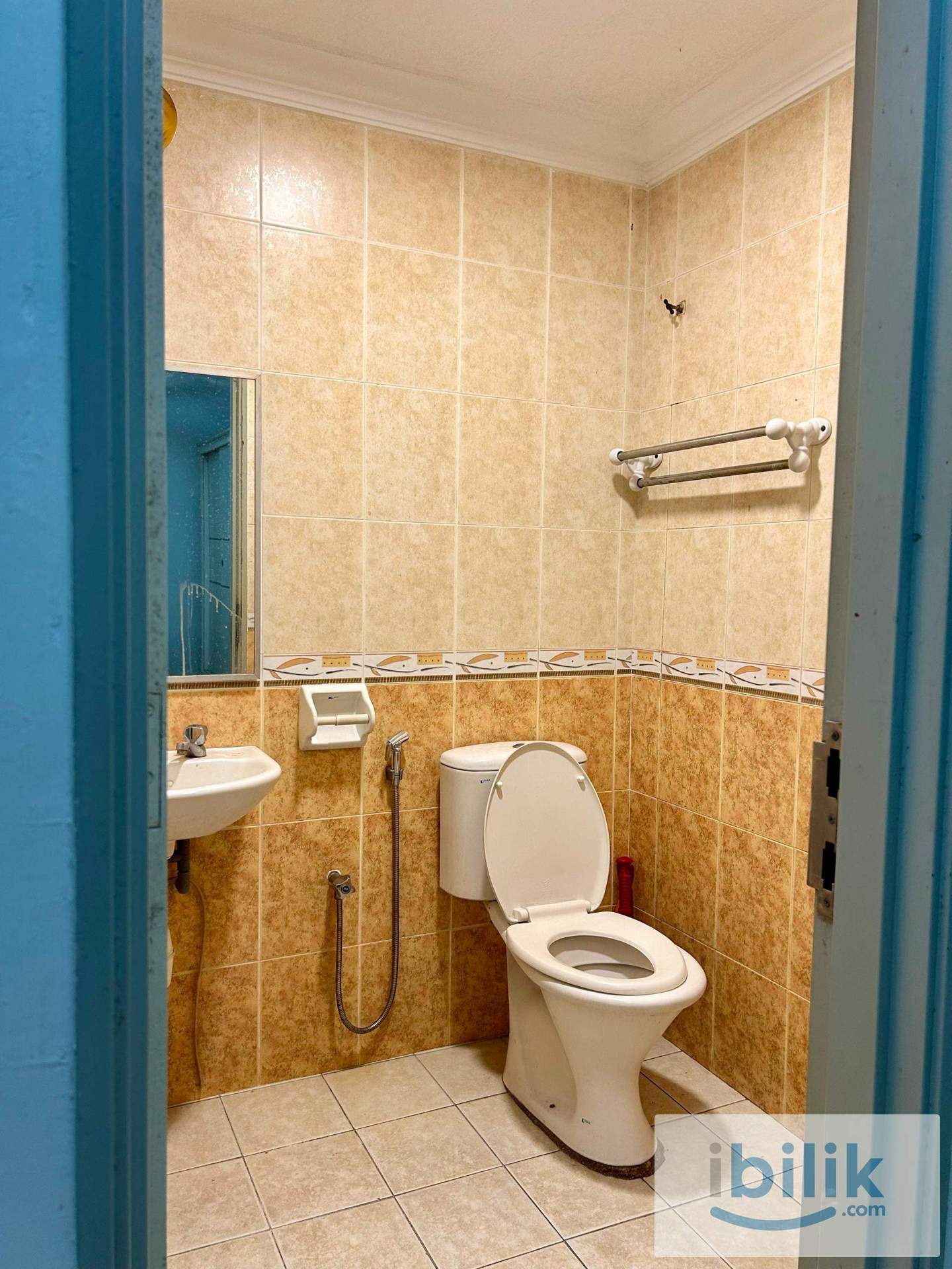 Resort Like Co-Living Bedroom with Ensuite Bathroom in Putra Heights - Image 4