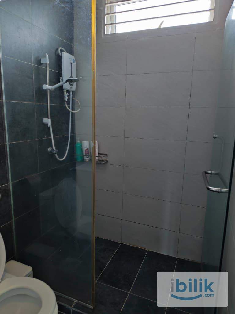 Resort Like Co-Living Master Bedroom in Putra Heights - Image 9