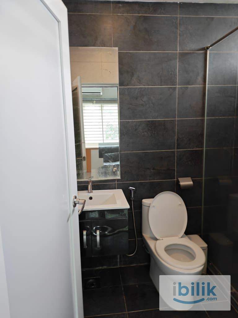 Resort Like Co-Living Master Bedroom in Putra Heights - Image 8