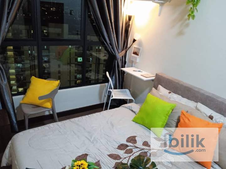 Cozy Middle Room  - Image 2