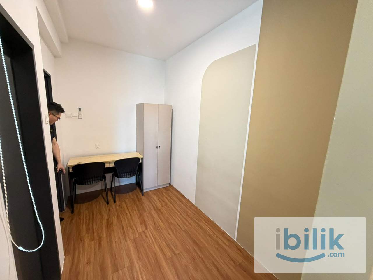 Cozy Small Room - Image 3