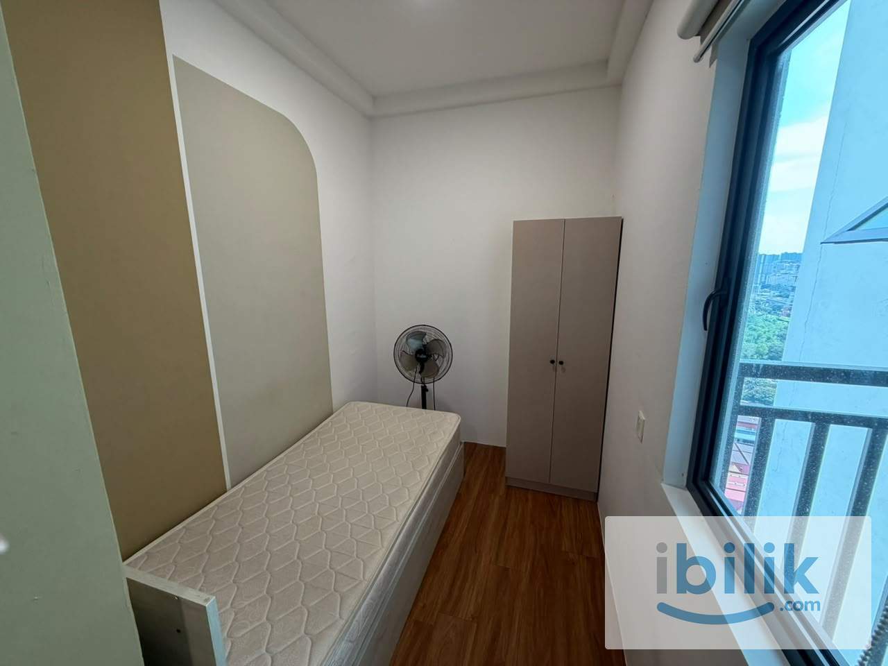 Cozy Small Room - Image 2