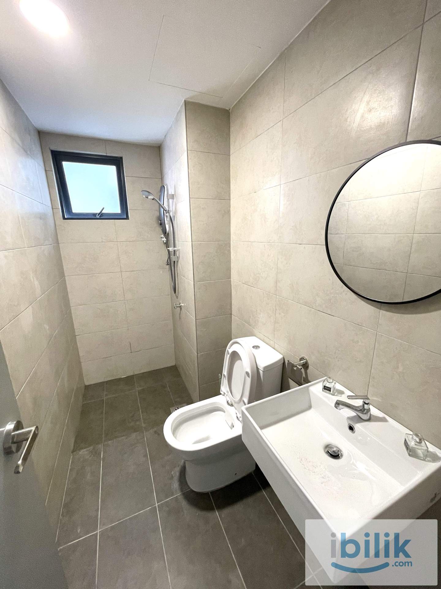 Medium room for rent at mluna - Image 3