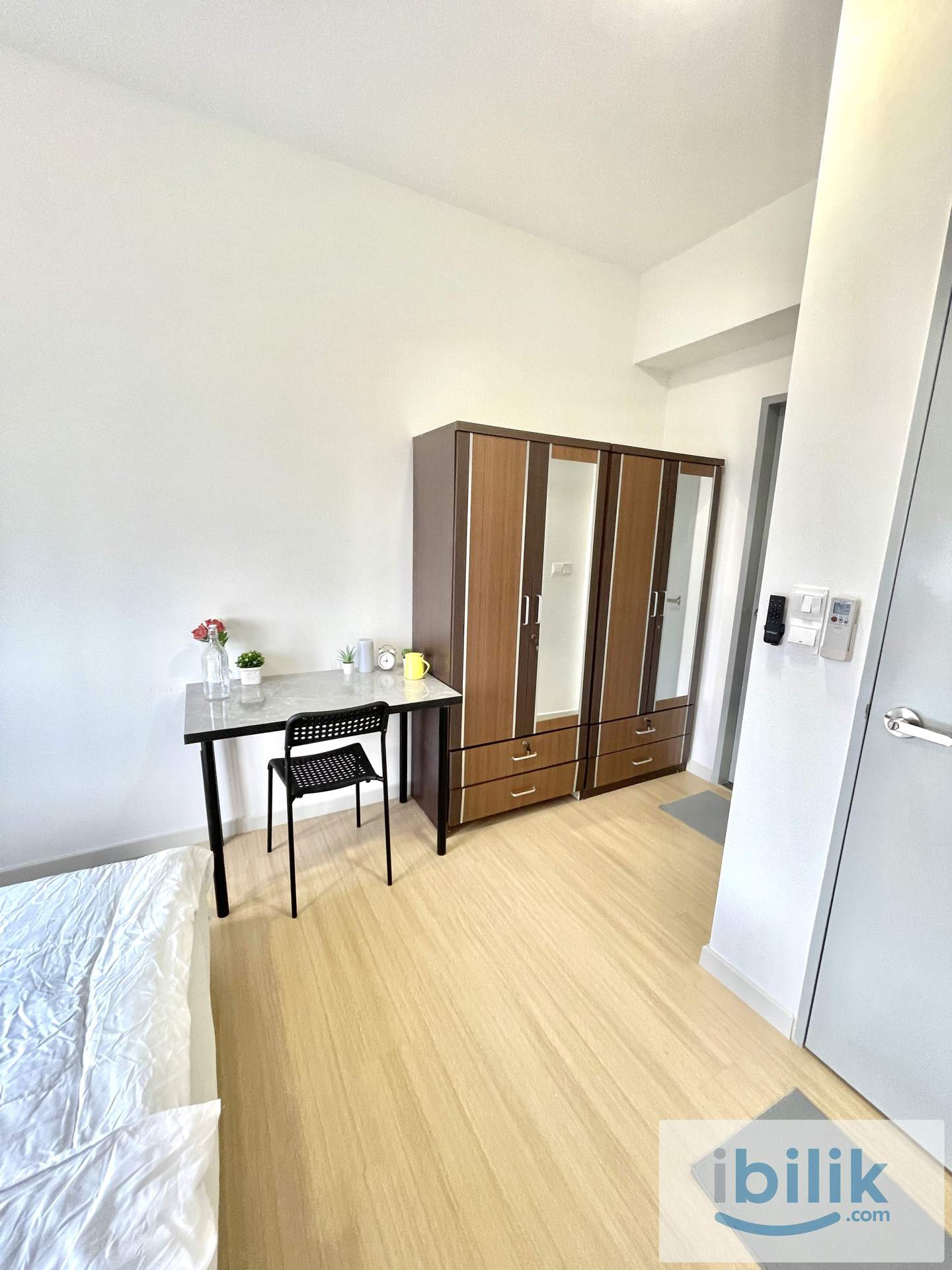 Master Bed Room For Rent - Image 1