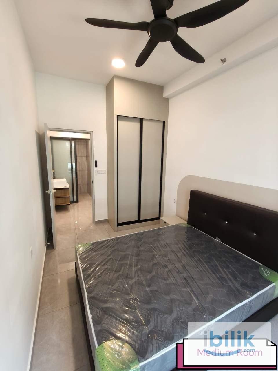 Master, Medium, Small Room Available  - Image 6
