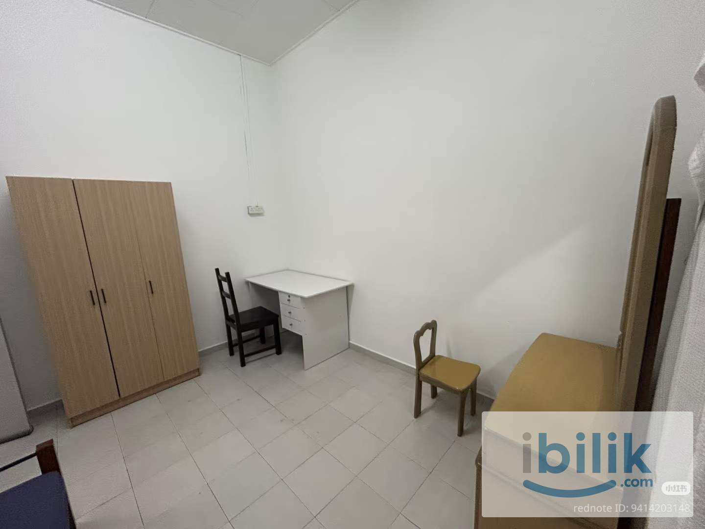 Single female room with private toilet - Image 5
