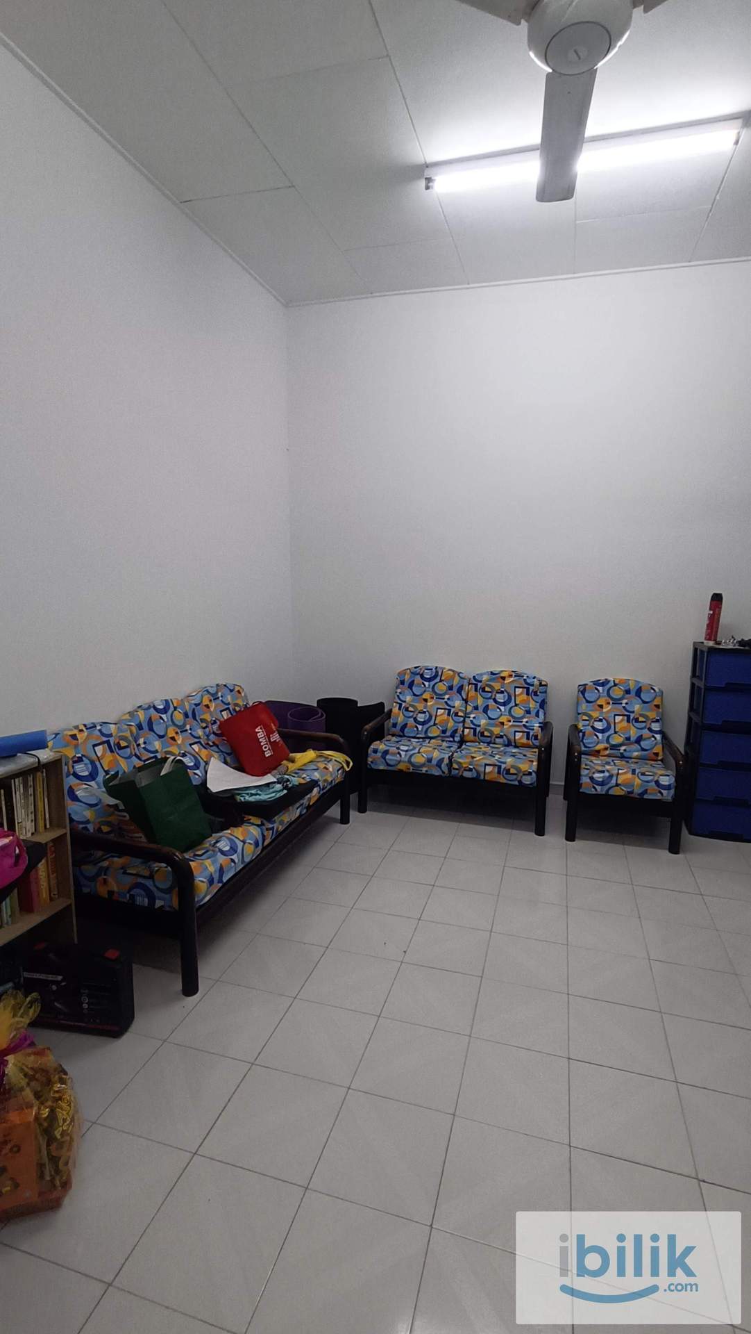Single female room with private toilet - Image 1