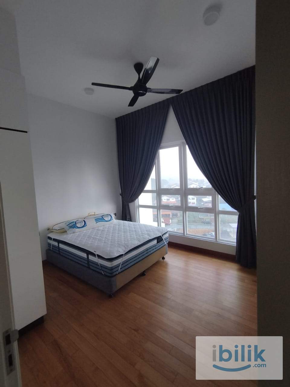 Middle room - Image 1