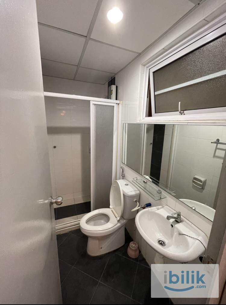 Karpal Singh Drive, Condo Master Room attached Bathroom for Rent! - Image 3