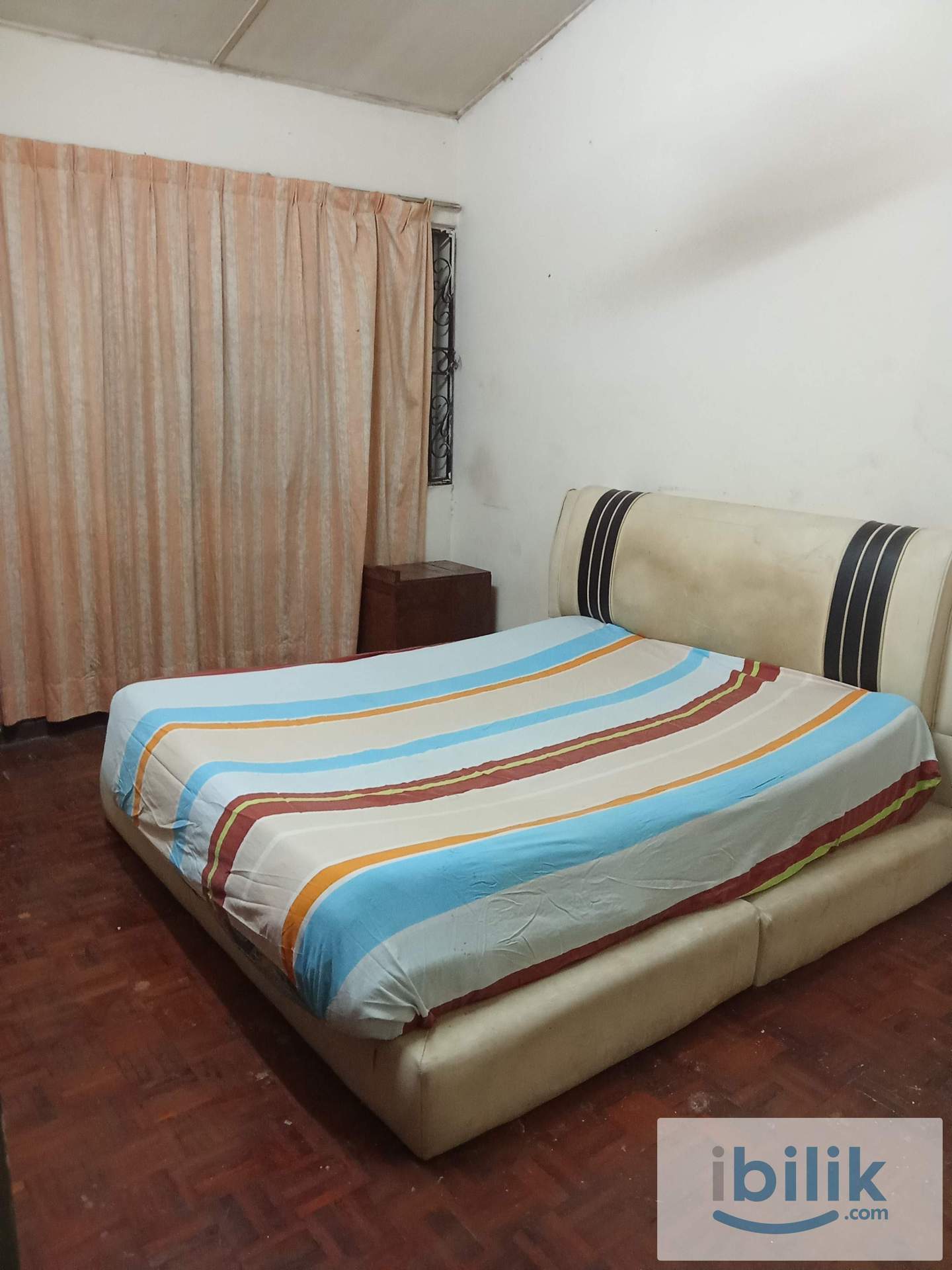 Middle room for rent near Melawati mall  - Image 1
