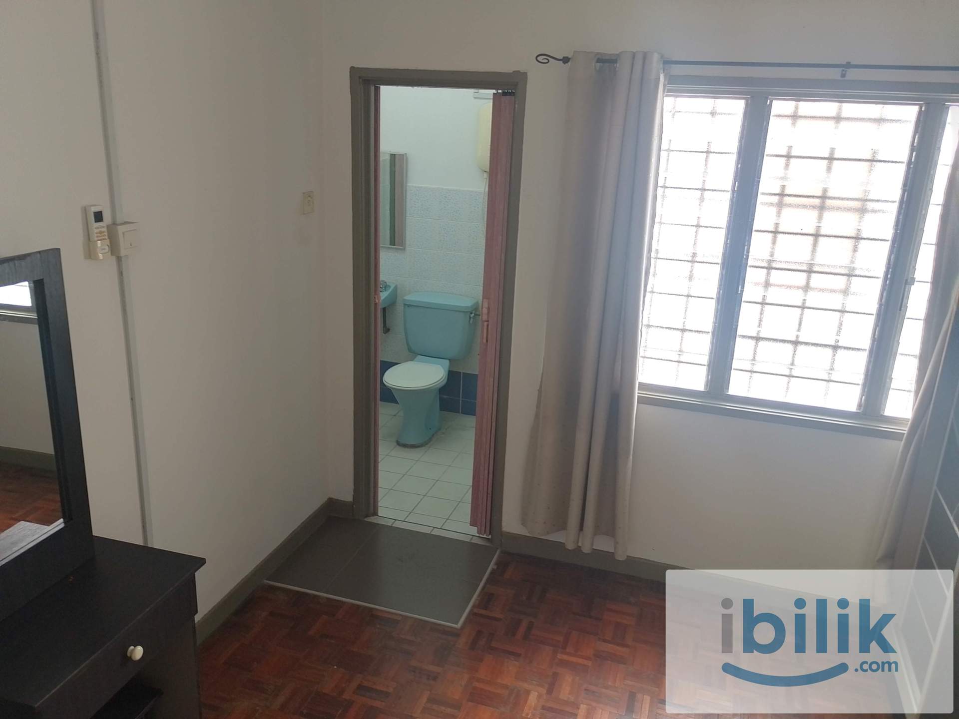 (Pet Friendly House) Co-Living Landed House Medium Room at Putra Bahagia c/w Attached Bathroom and Aircond  - Image 4