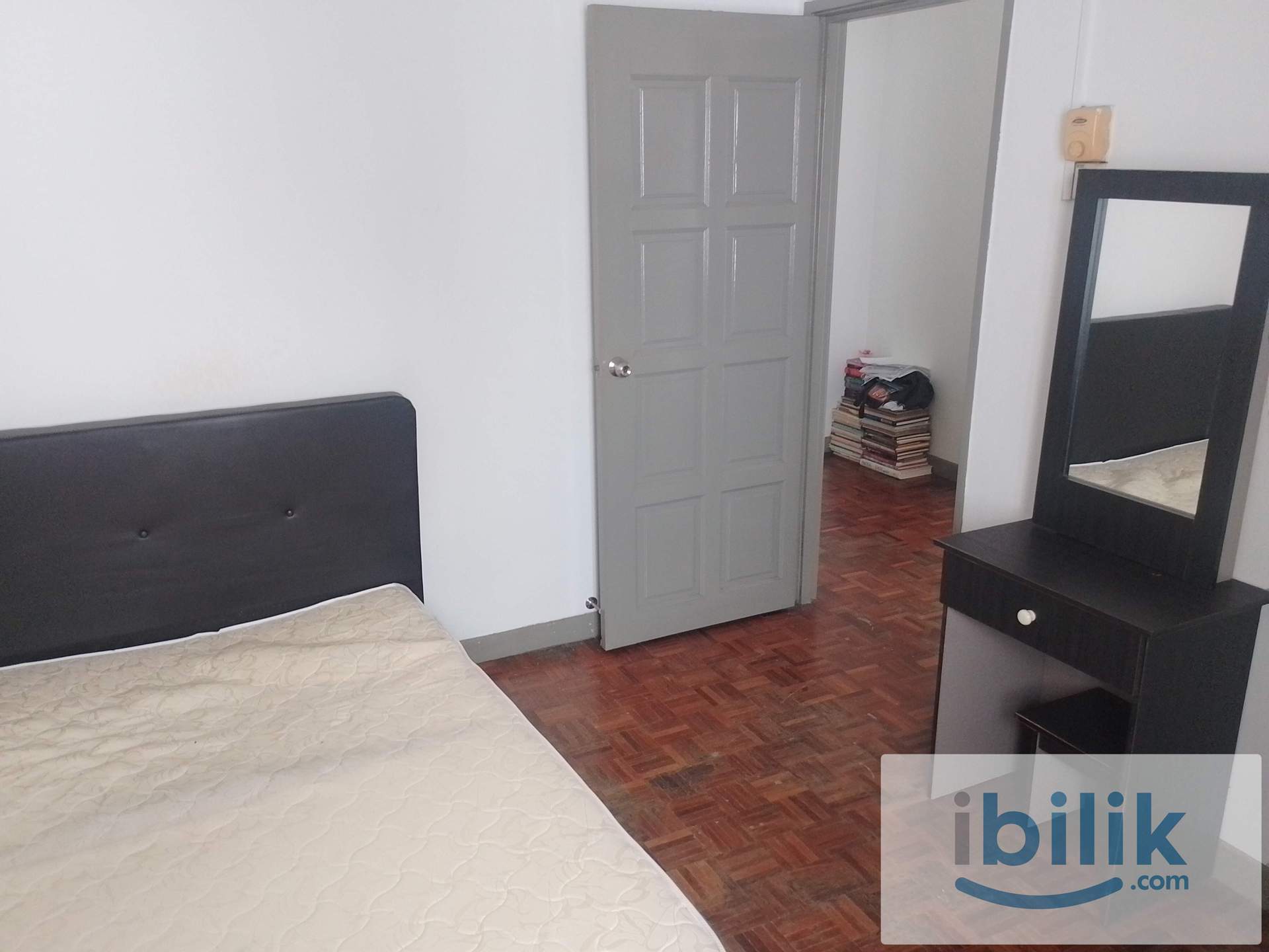 (Pet Friendly House) Co-Living Landed House Medium Room at Putra Bahagia c/w Attached Bathroom and Aircond  - Image 2