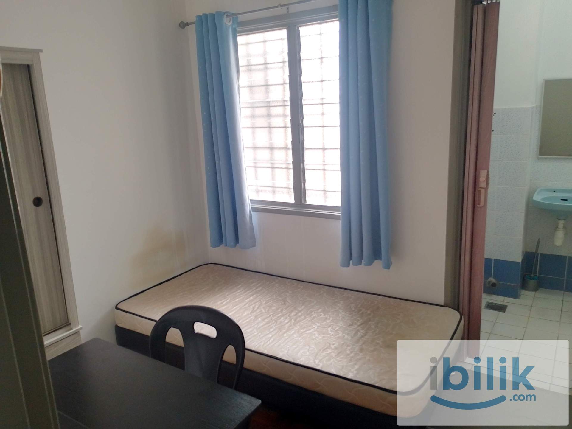 (Pet Friendly House) Co-Living Landed House Single Room at Putra Bahagia c/w Attached Bathroom and Aircond - Image 1