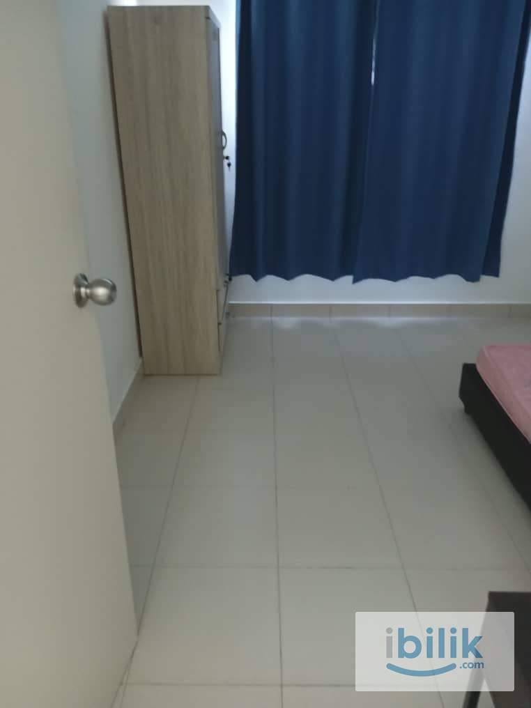 Cozy minimalist middle room - Image 4