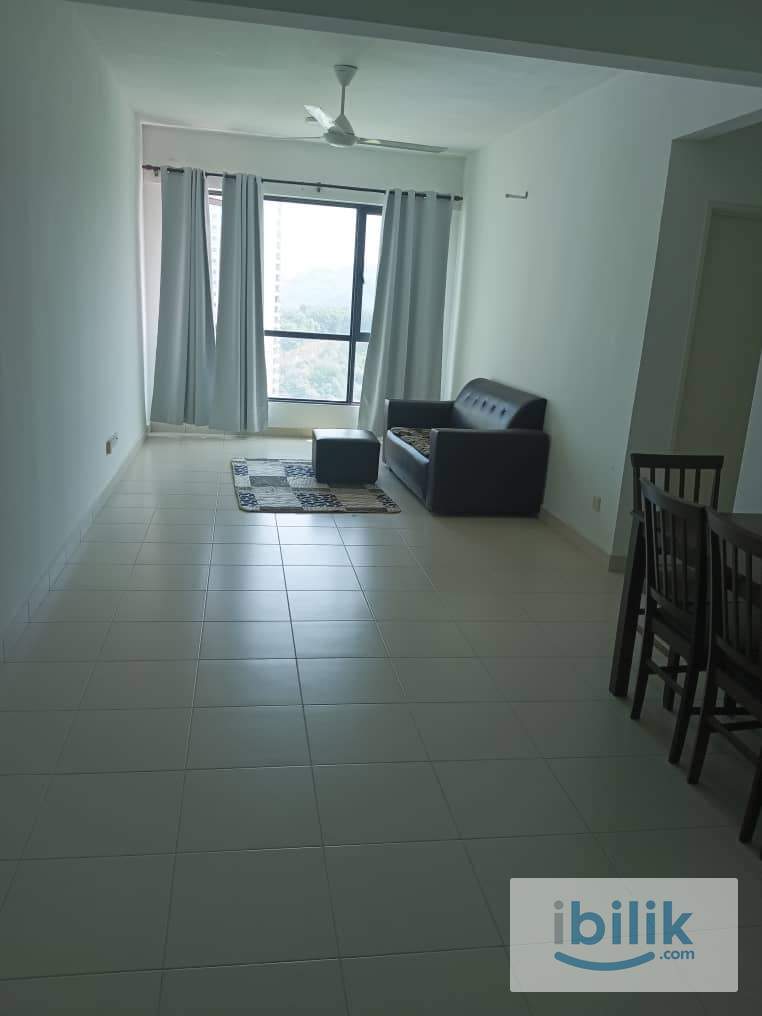 Cozy minimalist middle room - Image 1