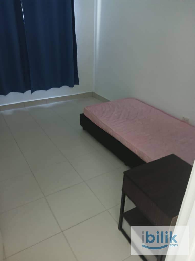 Cozy minimalist middle room - Image 5