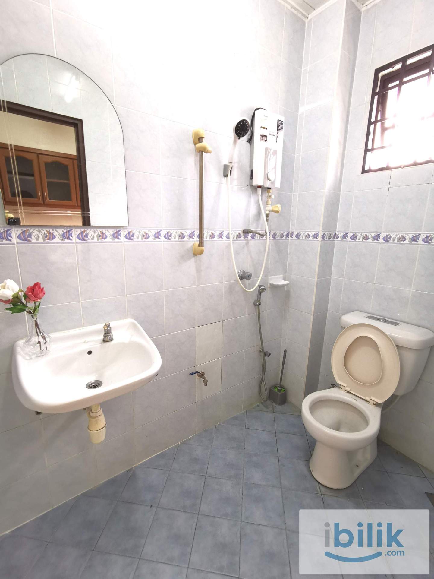 ✨[COZY SINGLE ROOM]✨ Attached linked bathroom! Super worth it! 😊Come see to Believe it!😊 - Image 2