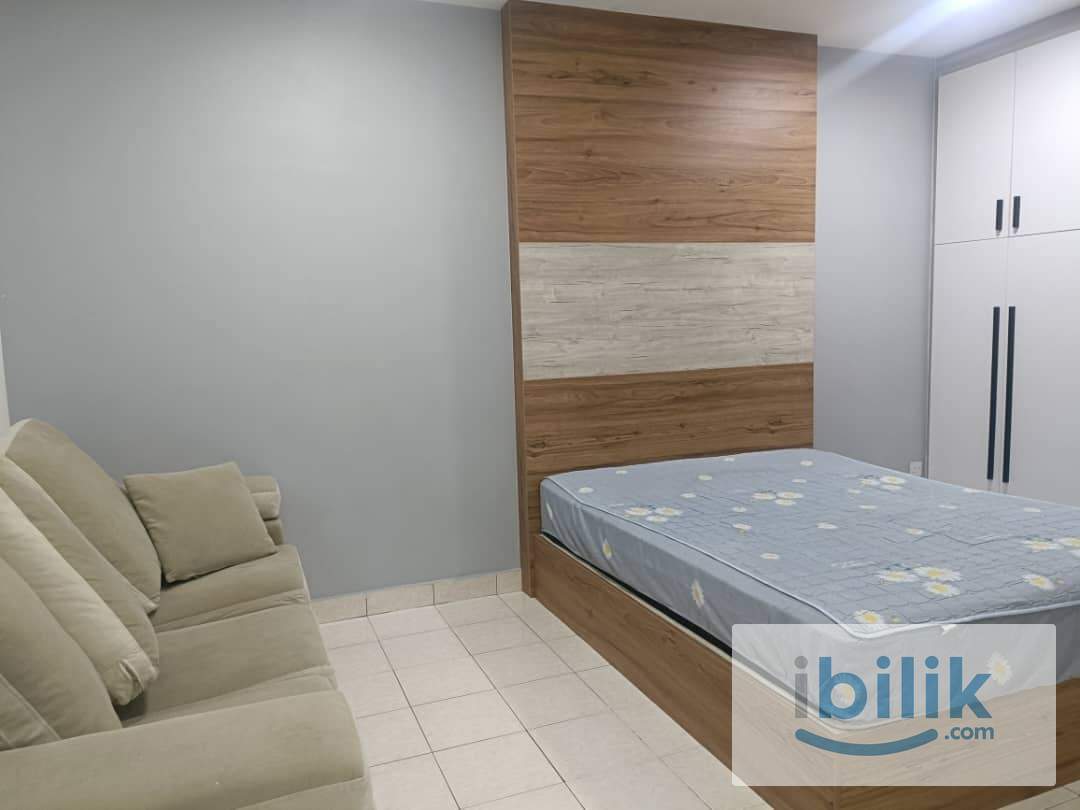 middle Room - Image 5