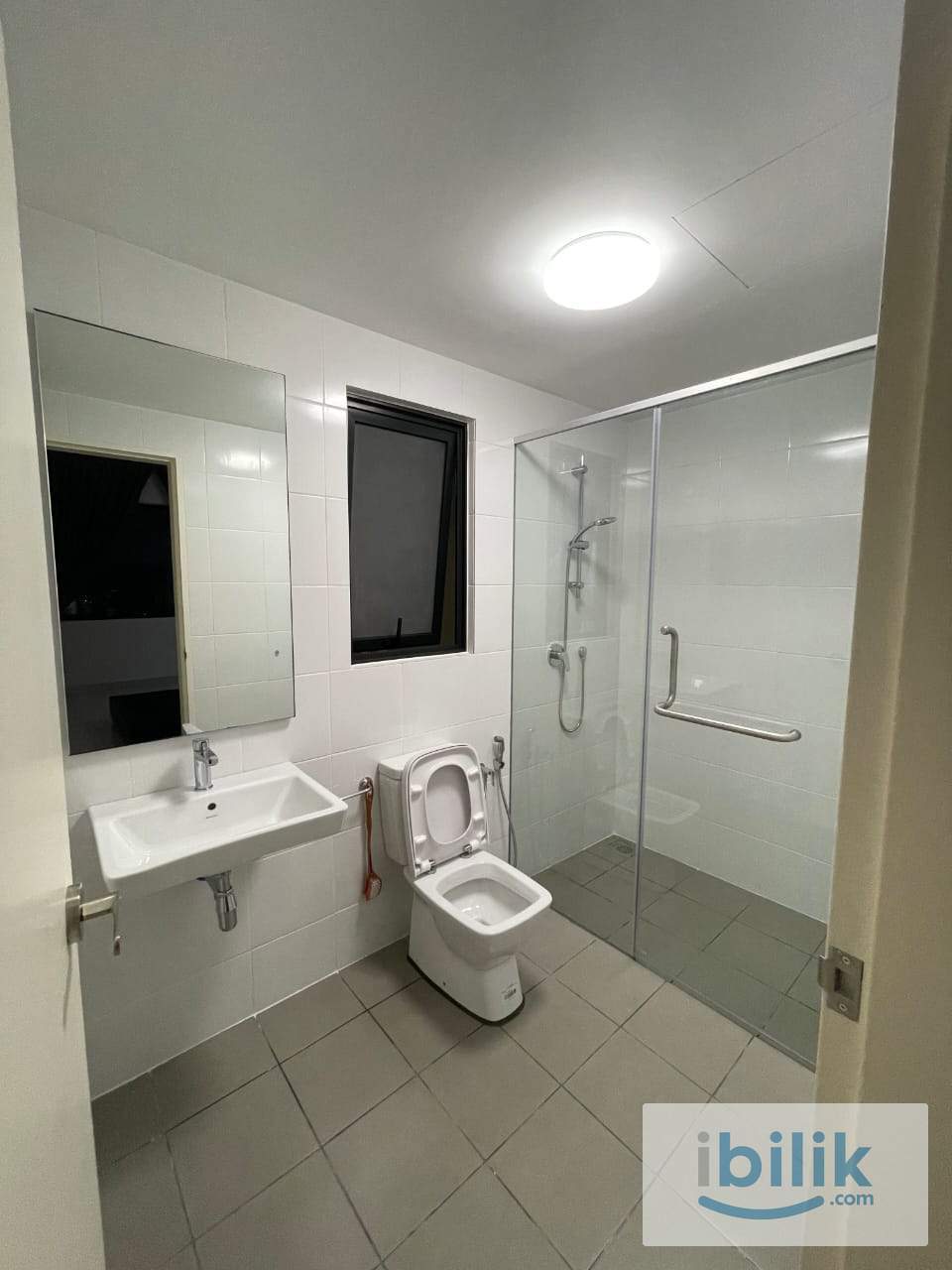 Balcony Medium Room - Image 2