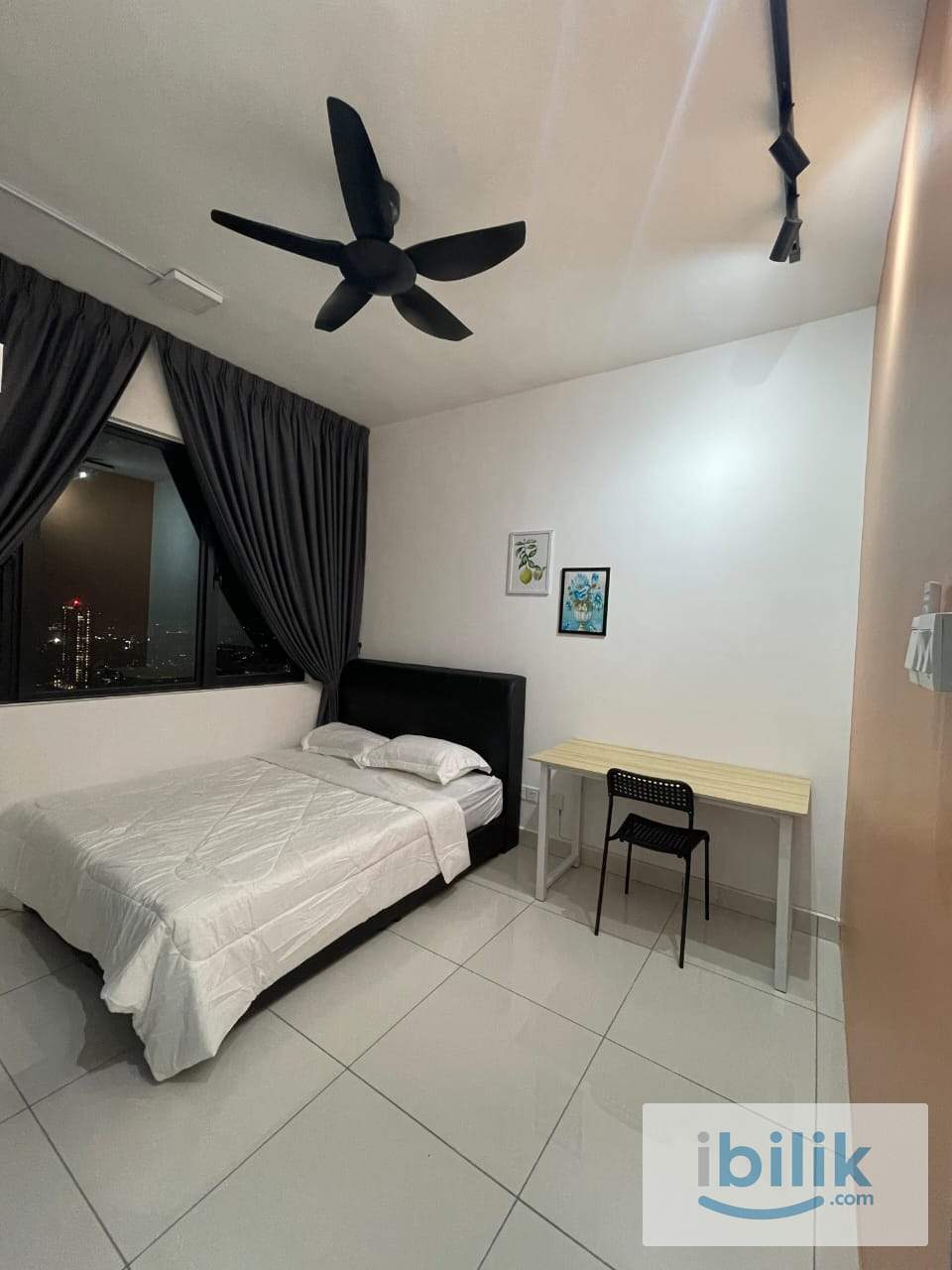 Balcony Medium Room - Image 1