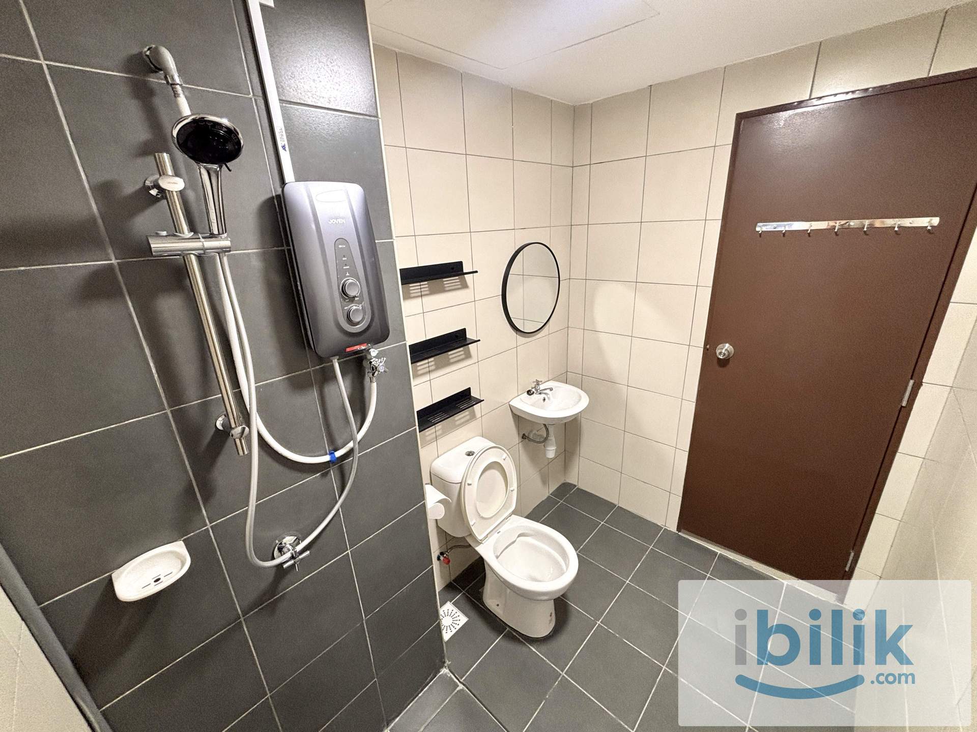 5MINS DRIVE TO PAVILLION BUKIT JALIL 🚝 PREMIUM QUEEN ROOM FOR RM850 ONLY MIX GENDER UNIT ✨ NEAR STADIUM BUKIT JALIL🛏️ - Image 9