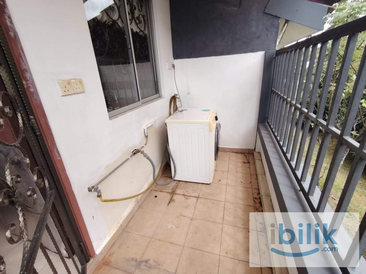 Room with toilet Idaman 6 gate and guarded security  - Image 5