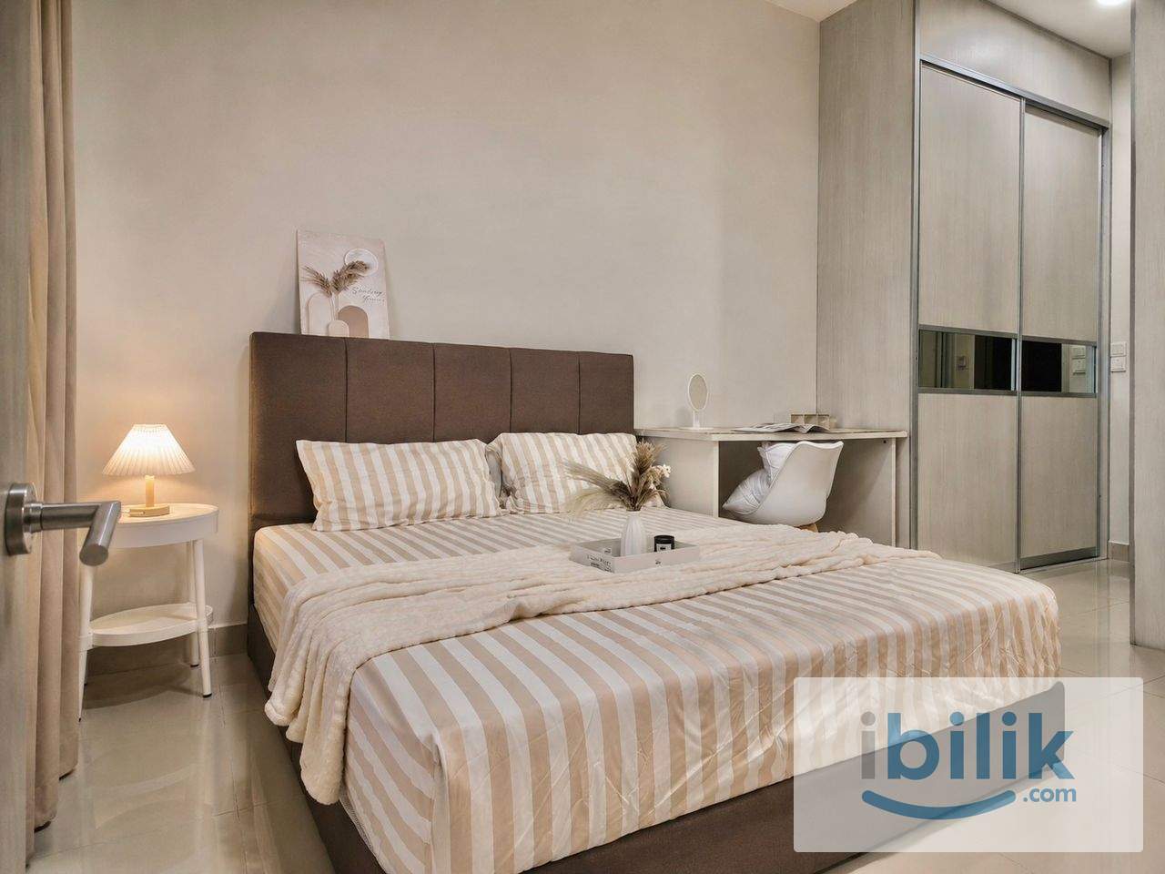 Master Room at LakePark Residence, Selayang - Image 5